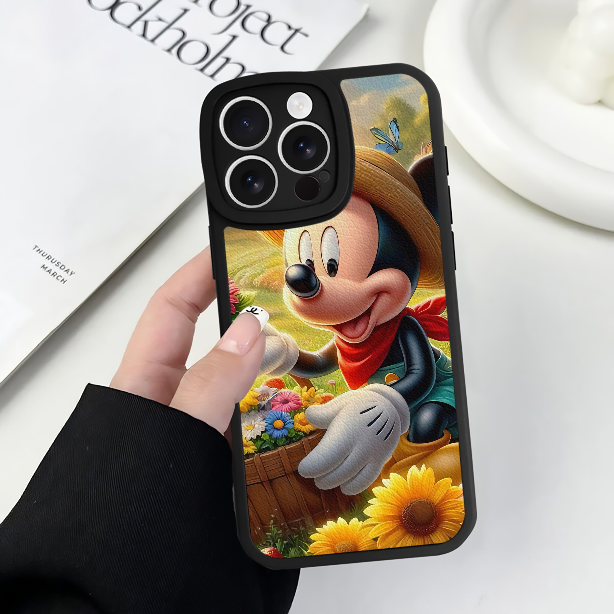 （画像用） ミッキーマウス Mickey Mouse 【iPhone 16シリーズ対応】シリコンスマホケース（レザー調） 材質：シリコン